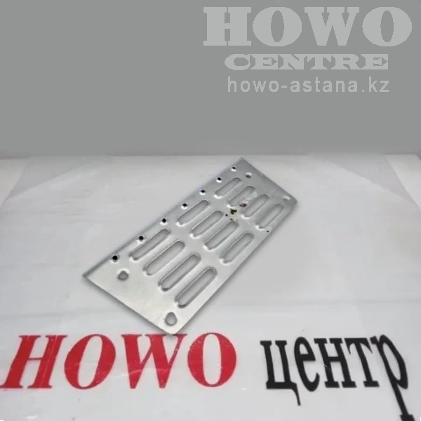 Накладка ступеньки кабины металлическая WG1642240032