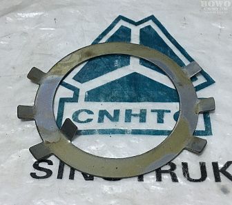 Шайба стопорная полого вала среднего моста 61560070001